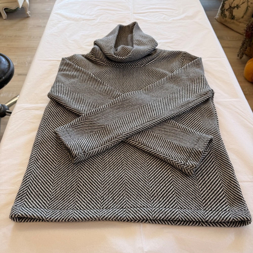 J.Crew Herringbone Pullover Women Medium Black White Excellent Fleece Cowl Neck